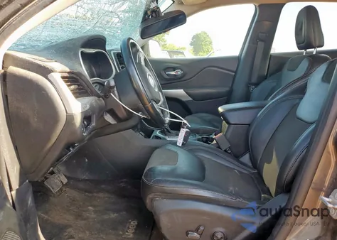 2018 Jeep Cherokee Latitude Plus из США, поврежденный, VIN 1C4PJLLB8JD621815